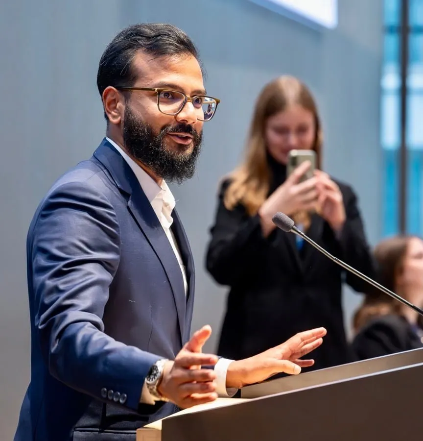 Farhaan Ahmed presenting the best speaker awards at the IBA ICC Moot Court Competition 2026